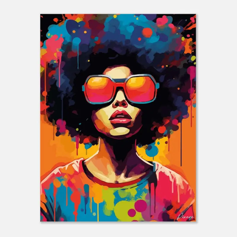 Portrait vibrant en pop-art d’une femme avec une afro et des lunettes de soleil rouge-orangé, peint en éclaboussures audacieuses de couleur.