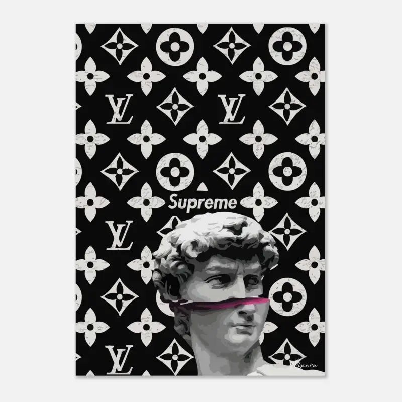 Art sur toile noir et blanc mettant en scène une statue en niveaux de gris du David avec un ruban rose en travers de la bouche, sur fond d’un motif monogrammé Louis Vuitton répété.