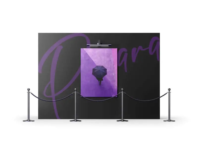 Peinture abstraite violette présentant un parapluie sombre central sur un fond dégradé.