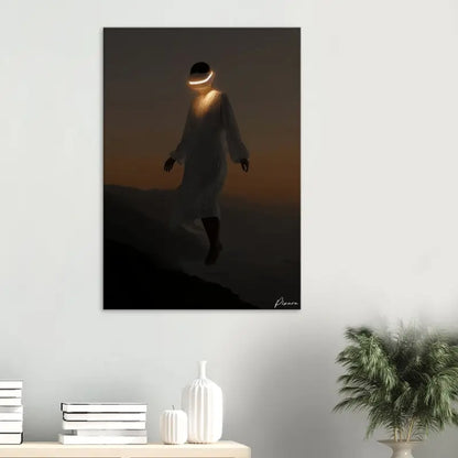 Une impression sur toile minimaliste dépeignant une silhouette contre un ciel dégradé orange et sombre, avec des bandes de lumière lumineuses autour de la tête.