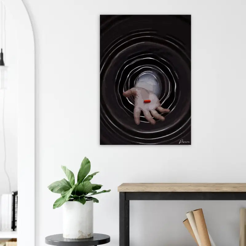 Œuvre d’art sur toile noire présentant une main tenant une pilule rouge contre des ondulations circulaires concentriques.