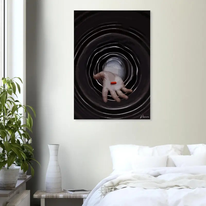 Œuvre d’art sur toile noire mettant en scène une main tenant un comprimé orange sur fond de motifs circulaires concentriques.