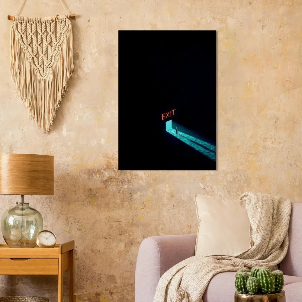 Impression sur toile noire présentant une porte de sortie bleue luminescente avec le texte néon rouge « exit » au-dessus.