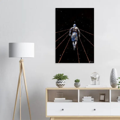 Impression sur toile noire présentant une figure bleue suspendue dans l’espace, liée par des lignes rouges lumineuses sur un arrière-plan étoilé.