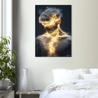 Une impression sur toile frappante dépeignant la silhouette d’un homme engloutie dans une énergie dorée et ardente sur un fond sombre.