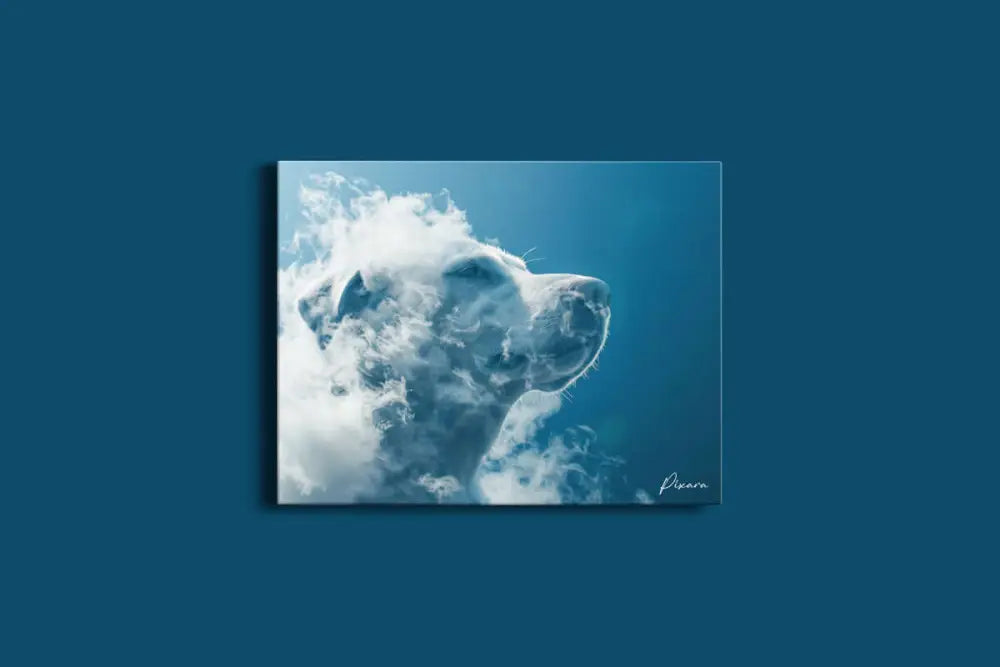 Un tirage sur toile rectangulaire mettant en vedette la tête d’un chien blanc émergeant de nuages stylisés sur un fond de ciel bleu.