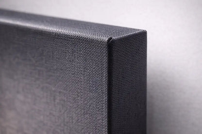 Cadre d’art en toile texturée noire.