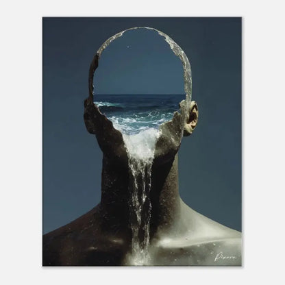 Une sculpture en pierre sombre et texturée représentant une figure humaine avec de l’eau coulant de sa tête et de son cou.