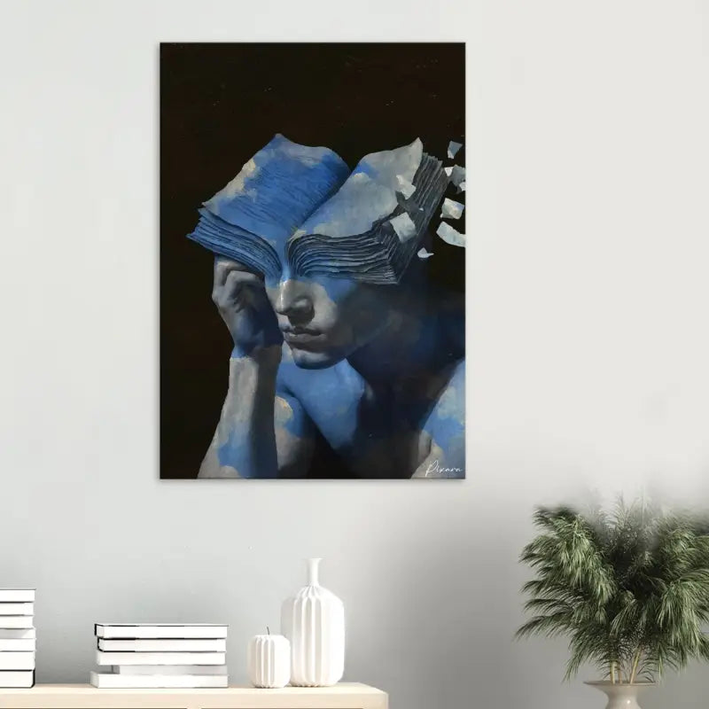 Peinture sur toile aux tons bleus représentant une figure dont le visage est couvert par un livre ouvert, rendue avec des coups de pinceau expressifs sur un fond sombre.