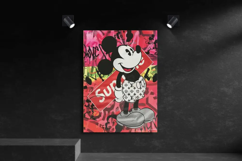 Art sur toile style graffiti vibrant de Mickey Mouse mettant en scène un personnage de dessin animé en noir et blanc portant un short à motifs et des chaussures métalliques, sur un fond rose audacieux avec une marque Supreme rouge.