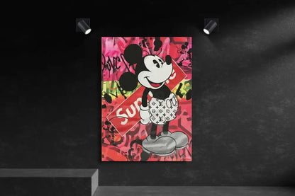 Art sur toile style graffiti vibrant de Mickey Mouse mettant en scène un personnage de dessin animé en noir et blanc portant un short à motifs et des chaussures métalliques, sur un fond rose audacieux avec une marque Supreme rouge.