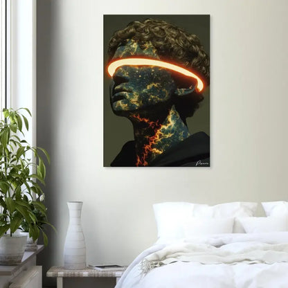 Une impression sur toile frappante présentant un portrait stylisé avec des motifs cosmiques étoilés sur le visage et le cou, des bandes de lumière orange luminescentes traversant les yeux, et des veines rouge-orangé enflammées descendant le long de la gorge.
