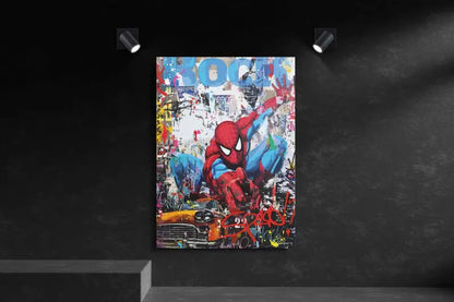 Impression sur toile de Spider-Man style graffiti vibrant avec des couleurs rouge et bleu audacieuses et des éléments d’art de rue dynamique.
