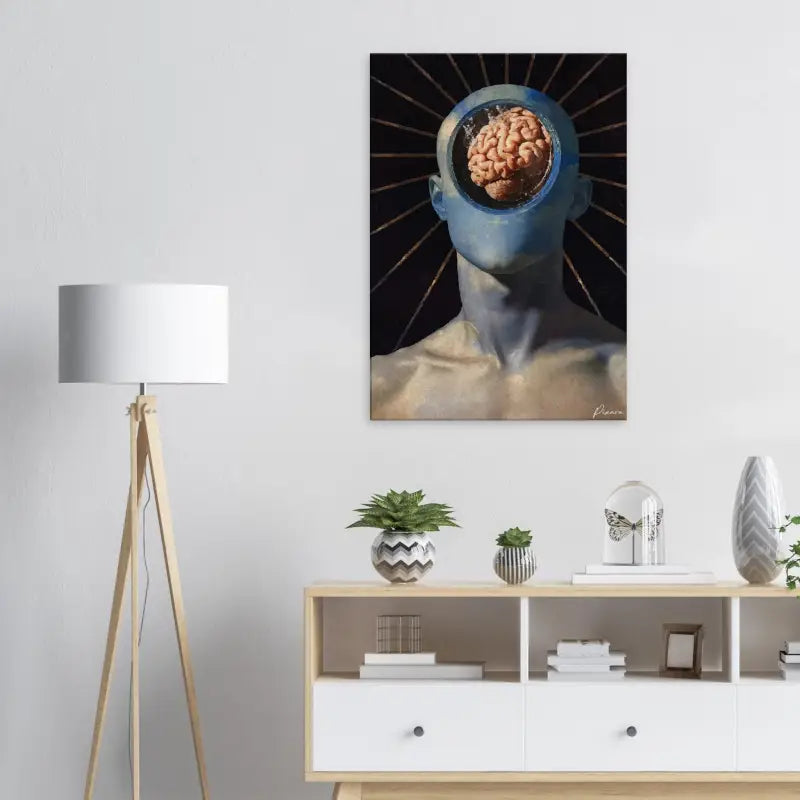 Une impression sur toile frappante mettant en scène une figure à la peau bleue avec un cerveau humain exposé et détaillé sur un fond sombre irradiant des lignes dorées.